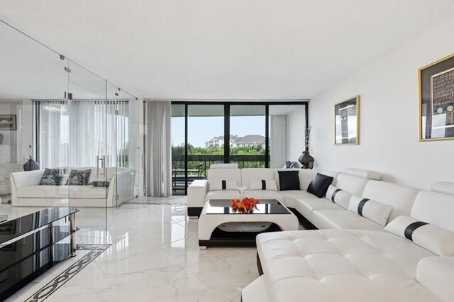 2400 Presidential Way, Unit 301, West Palm Beach, FL 33401 Photo