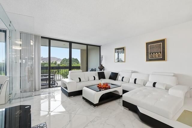 2400 Presidential Way, Unit 301, West Palm Beach, FL 33401 Photo