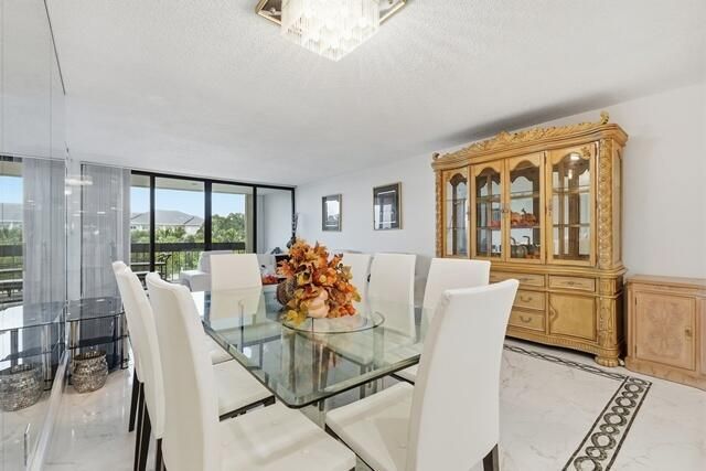2400 Presidential Way, Unit 301, West Palm Beach, FL 33401 Photo