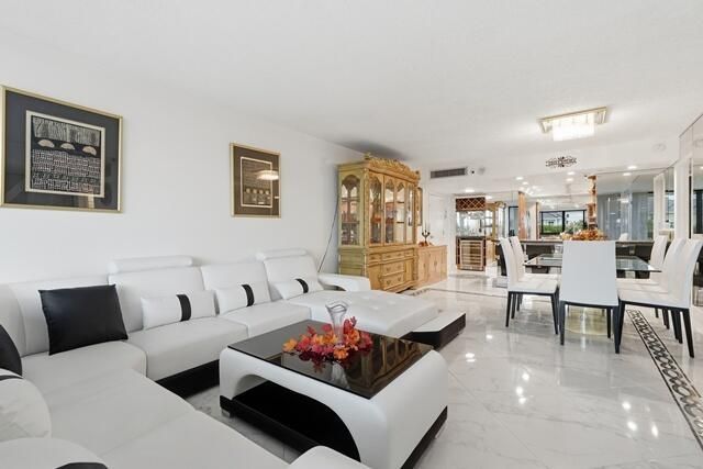2400 Presidential Way, Unit 301, West Palm Beach, FL 33401 Photo