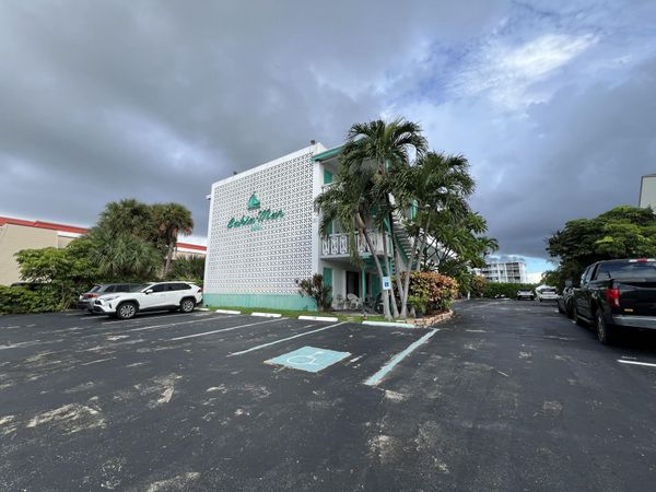 131 SHORE Court, Unit B4, North Palm Beach, FL 33408