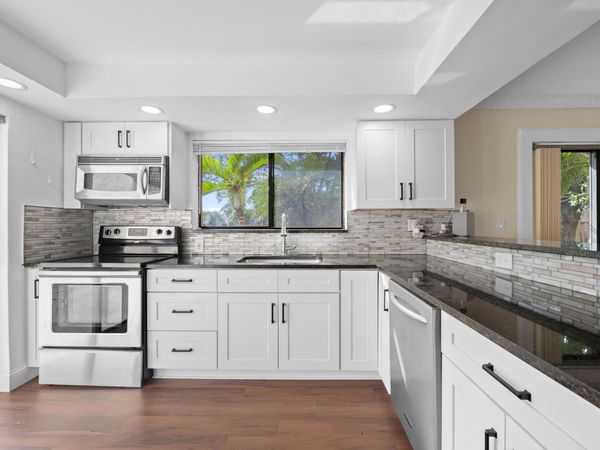 32 Wimbledon Lakes Drive, Unit 221, Plantation, FL 33324