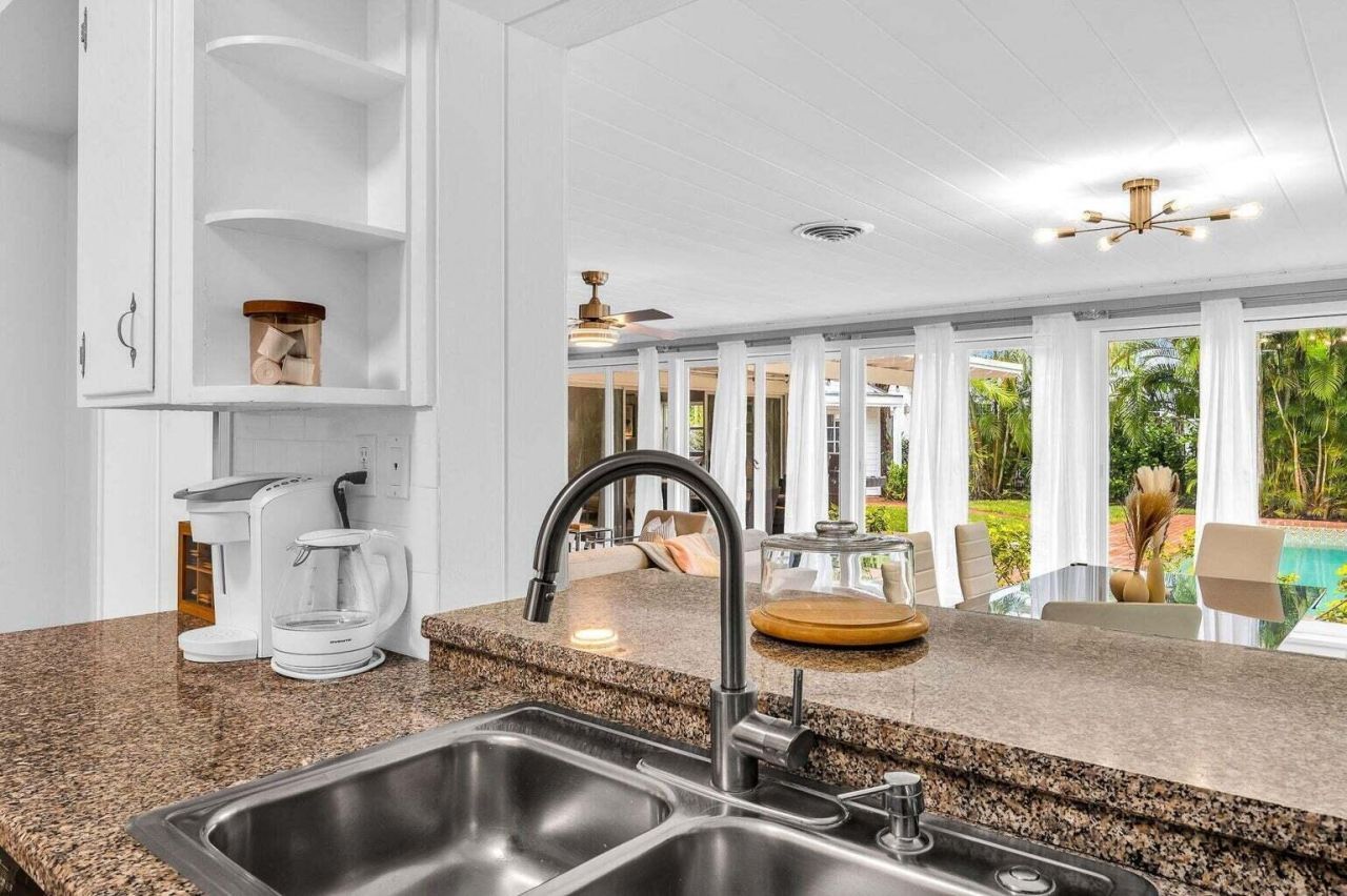 127 Miramar Way, West Palm Beach, FL 33405 Photo