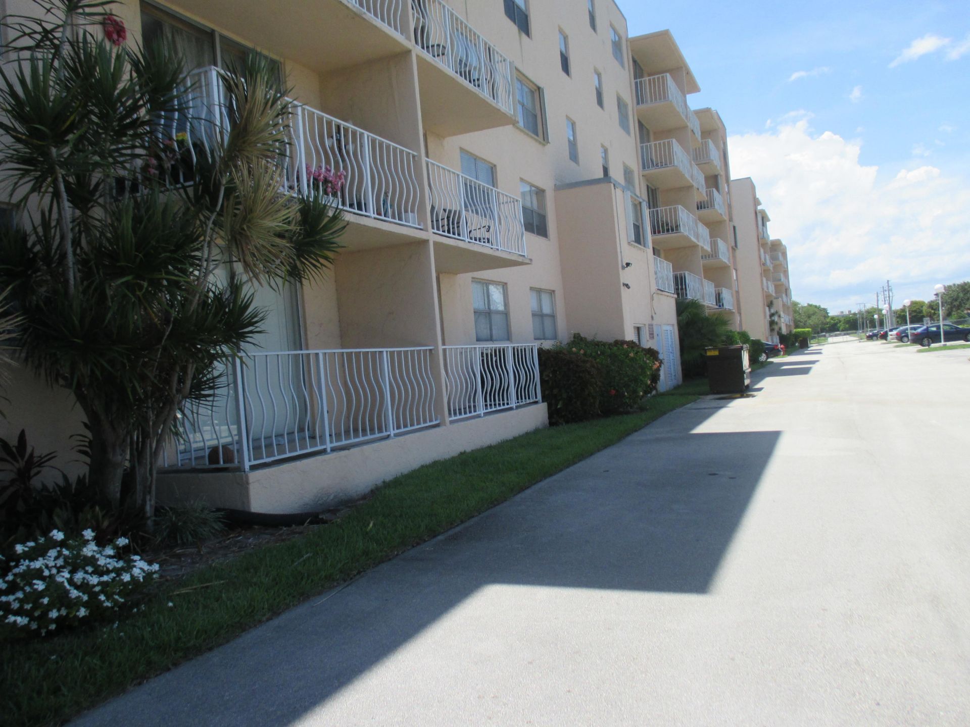470 Executive Center Drive, Unit 2K, West Palm Beach, FL 33401 Photo
