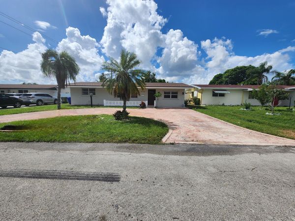 8760 NW 14TH Street, Pembroke Pines, FL 33024