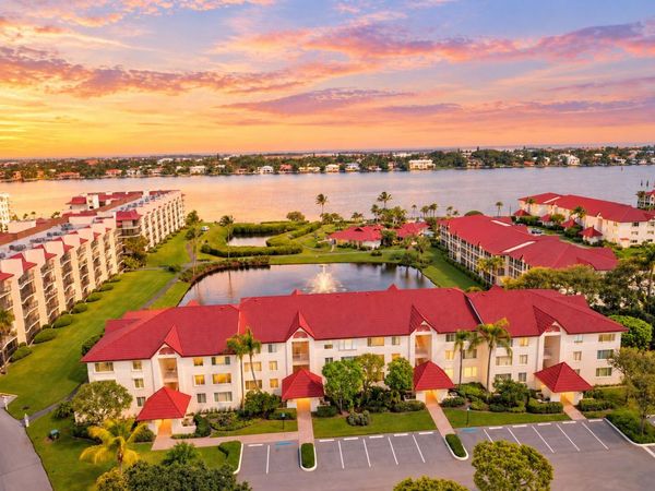 102 Half Moon Circle, Unit F2, Hypoluxo, FL 33462