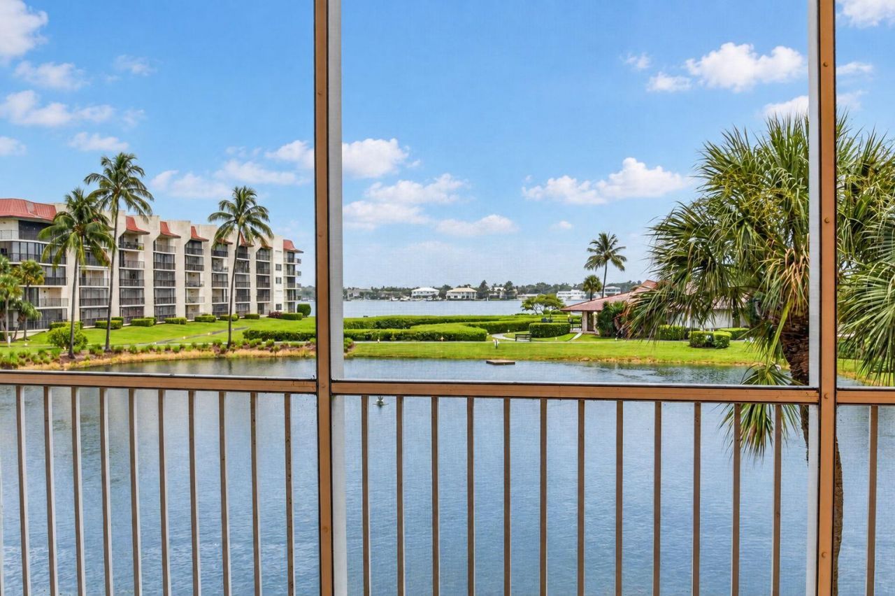 102 Half Moon Circle, Unit F2, Hypoluxo, FL 33462 Photo