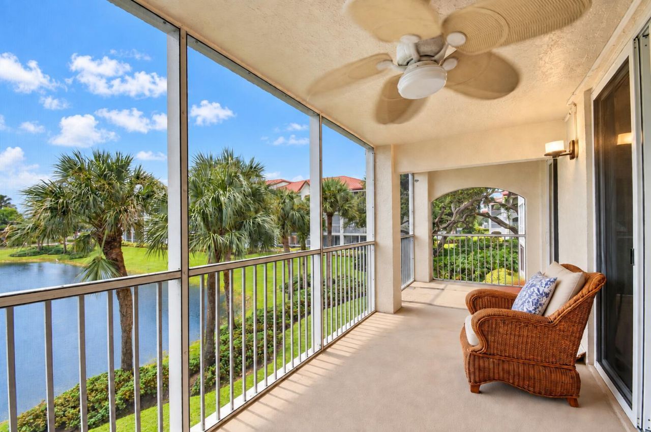 102 Half Moon Circle, Unit F2, Hypoluxo, FL 33462 Photo