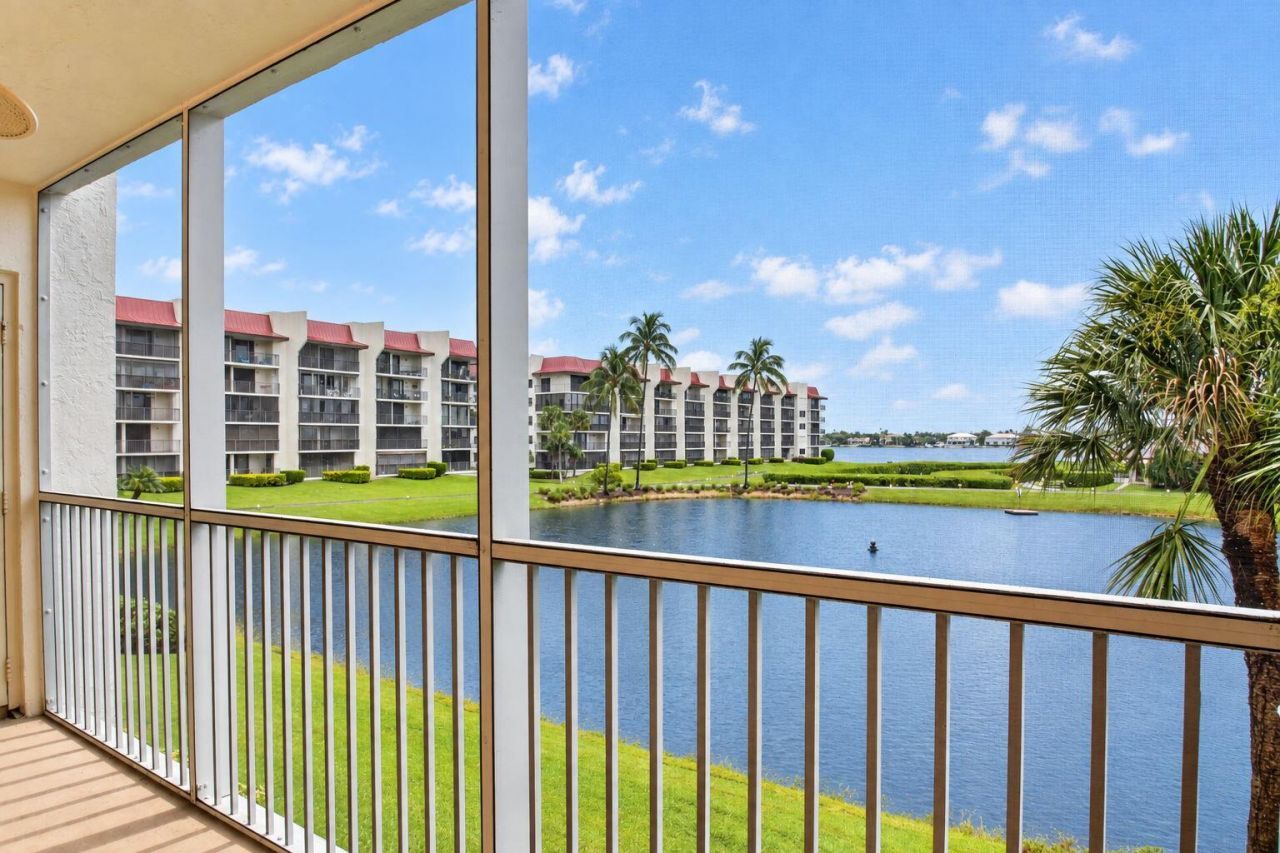 102 Half Moon Circle, Unit F2, Hypoluxo, FL 33462 Photo