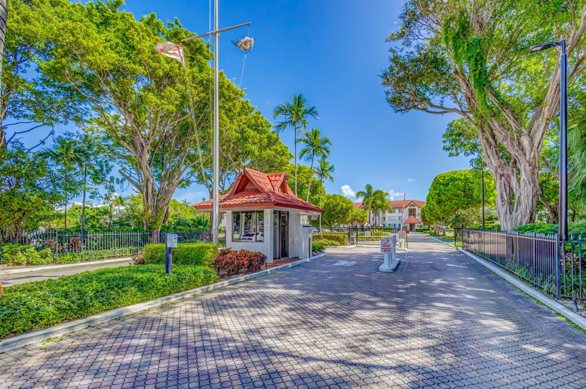 102 Half Moon Circle, Unit F2, Hypoluxo, FL 33462 Photo