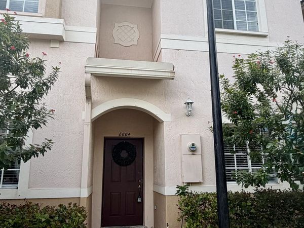 8884 N Isles Circle, Tamarac, FL 33321