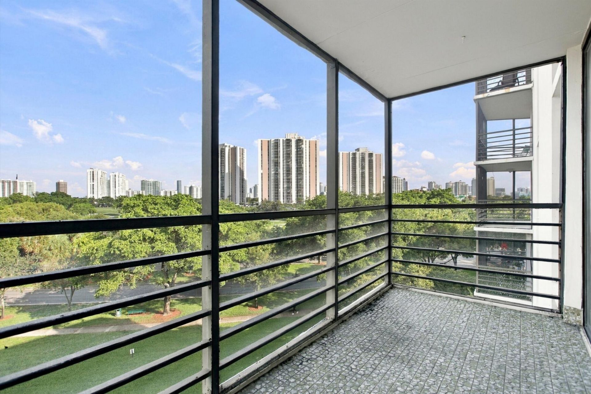 20400 W Country Club Drive, Unit 609, Aventura, FL 33180 Photo