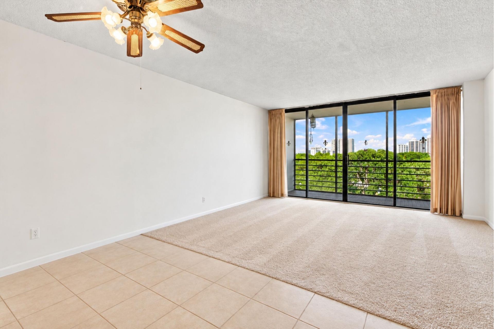 20400 W Country Club Drive, Unit 609, Aventura, FL 33180 Photo