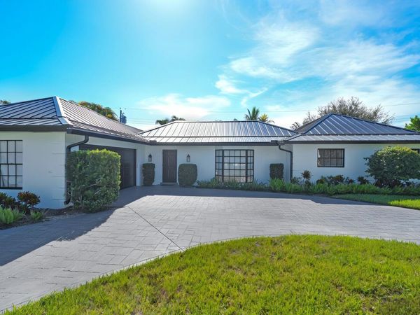7 SE Paddock Circle, Jupiter, FL 33469