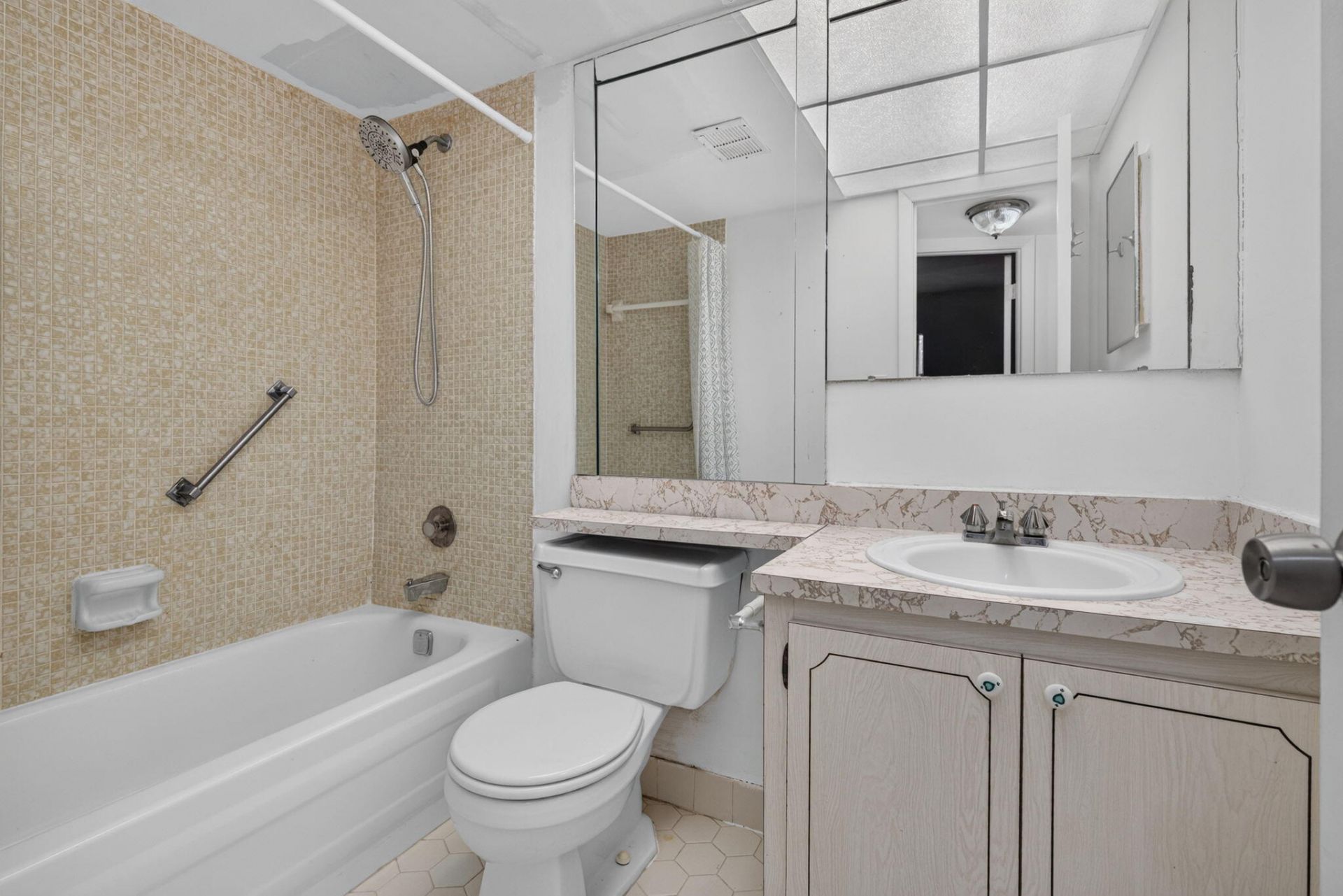 8100 Sunrise Lakes Boulevard, Unit 109, Sunrise, FL 33322 Photo