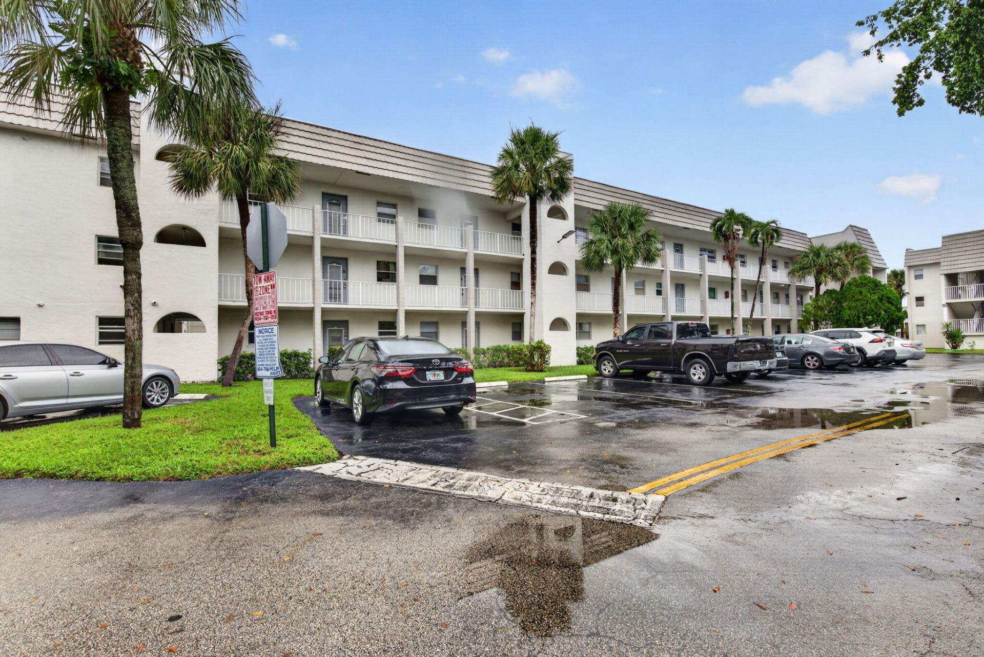 8100 Sunrise Lakes Boulevard, Unit 109, Sunrise, FL 33322 Photo