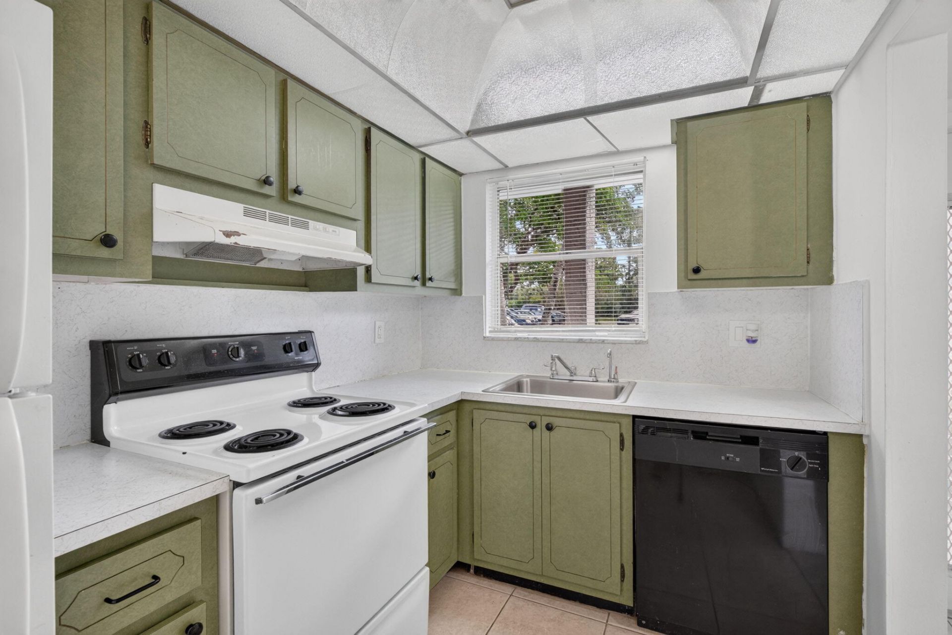 8100 Sunrise Lakes Boulevard, Unit 109, Sunrise, FL 33322 Photo