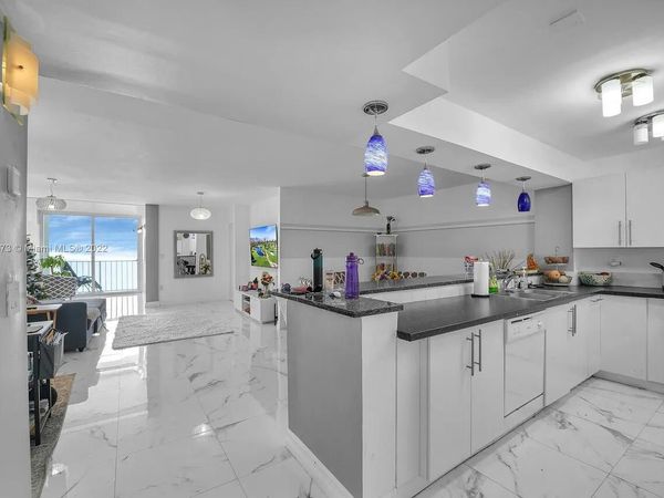 6450 COLLINS Avenue, Unit 704, Miami Beach, FL 33141
