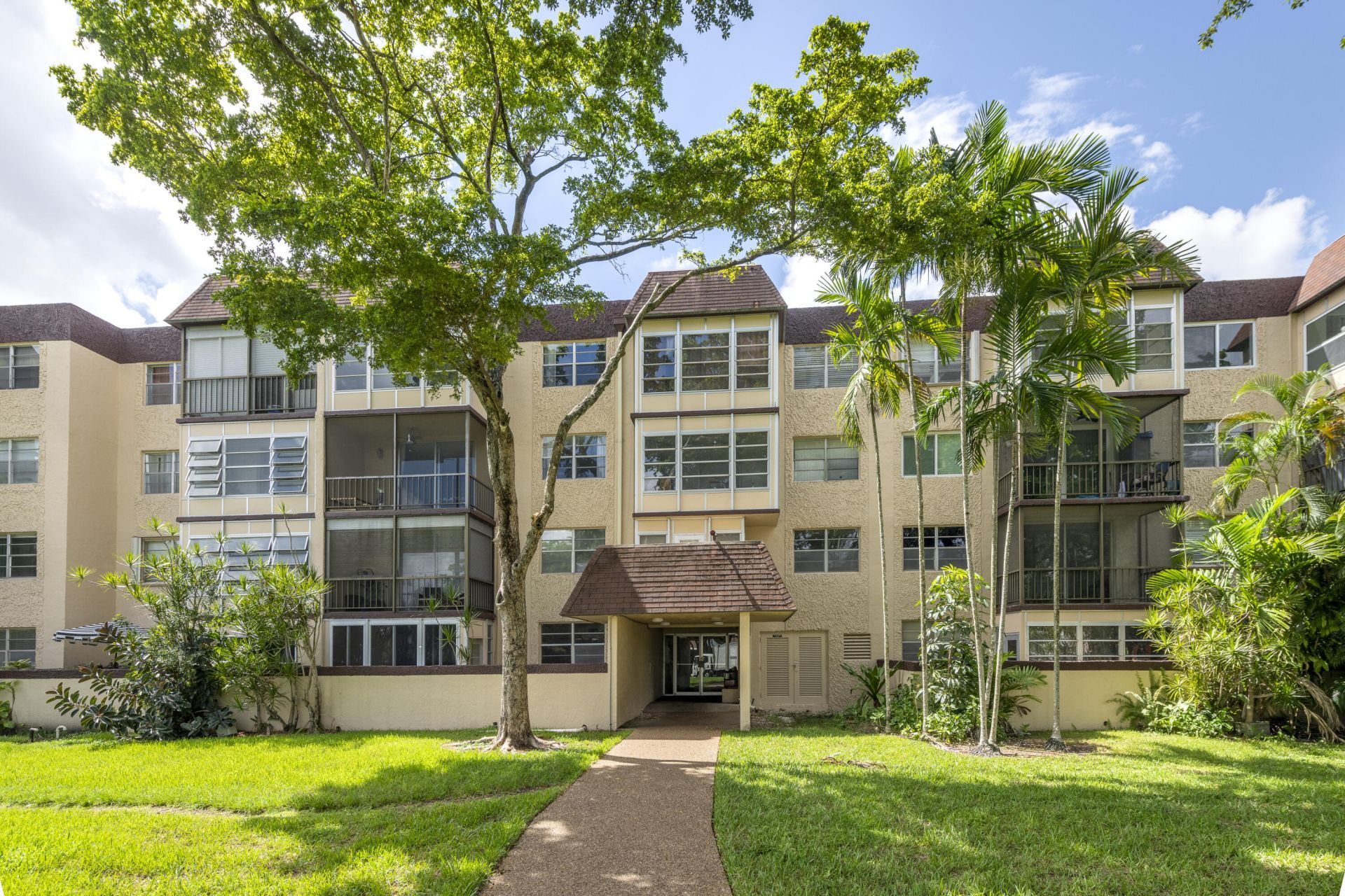 7300 NW 17th Street, Unit 105, Plantation, FL 33313 Photo