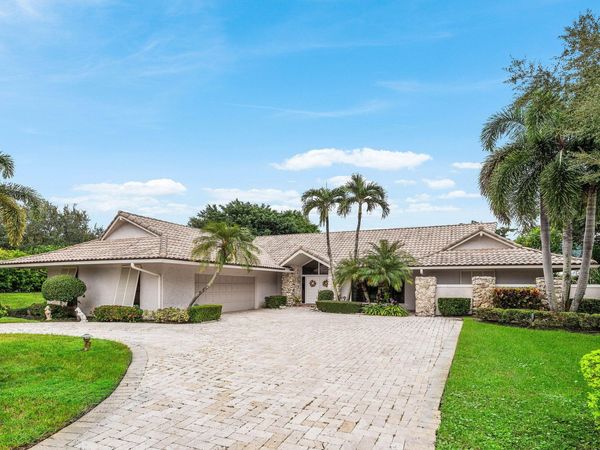 9 Alnwick Road, Palm Beach Gardens, FL 33418