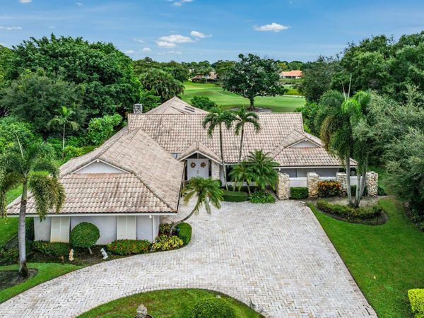 9 Alnwick Road, Palm Beach Gardens, FL 33418