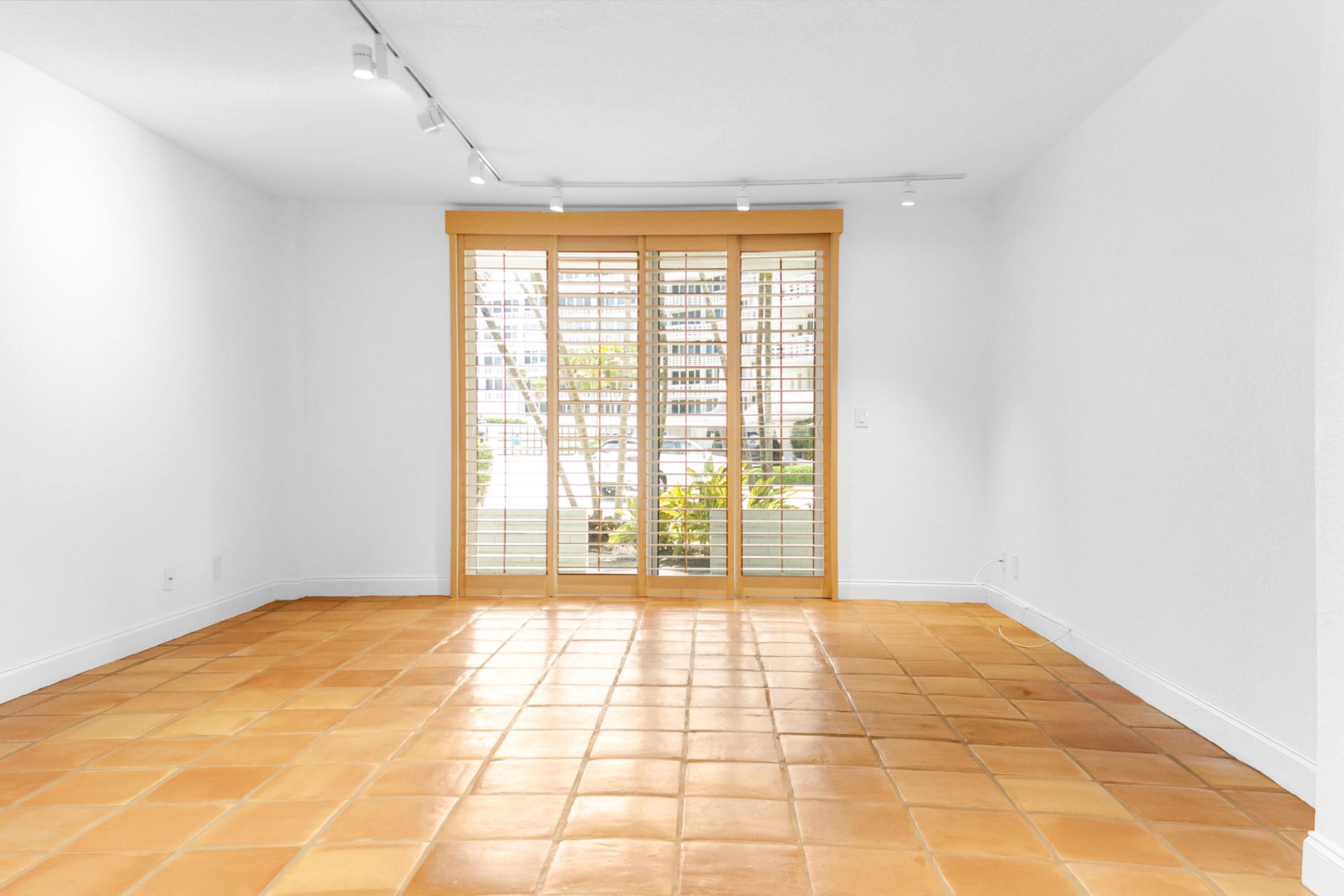139 Sunrise Avenue, Unit 107, Palm Beach, FL 33480 Photo