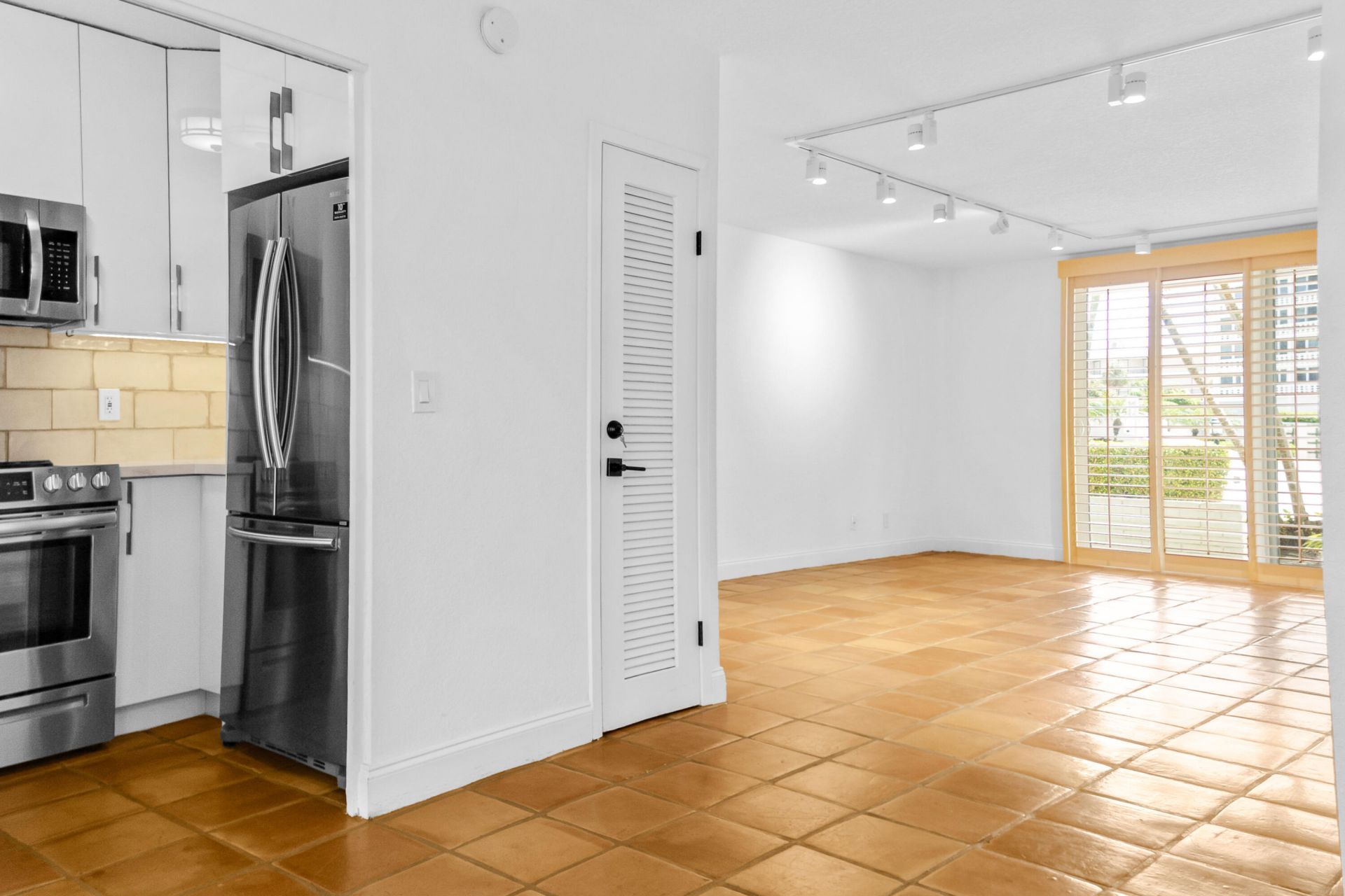 139 Sunrise Avenue, Unit 107, Palm Beach, FL 33480 Photo