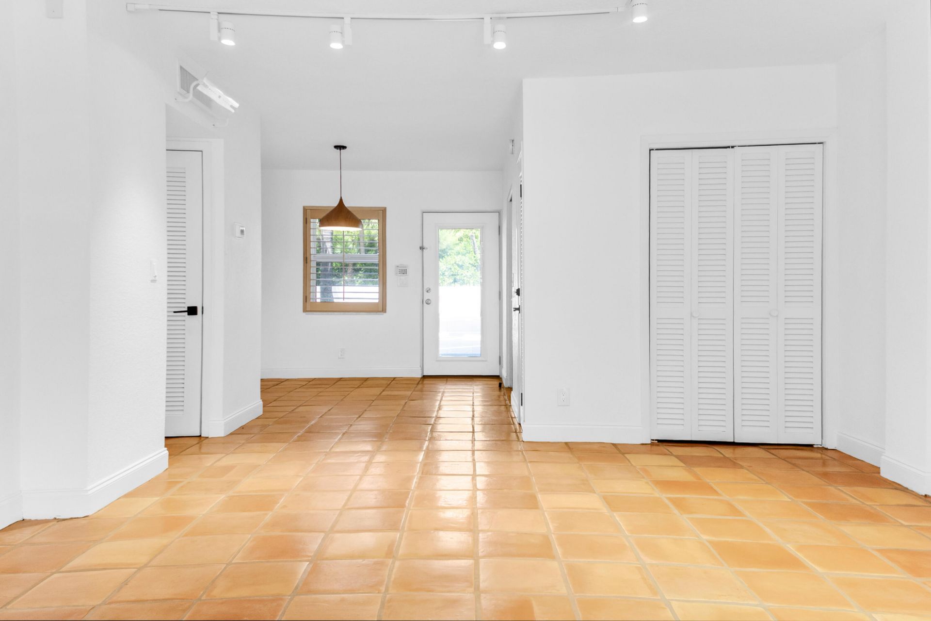 139 Sunrise Avenue, Unit 107, Palm Beach, FL 33480 Photo