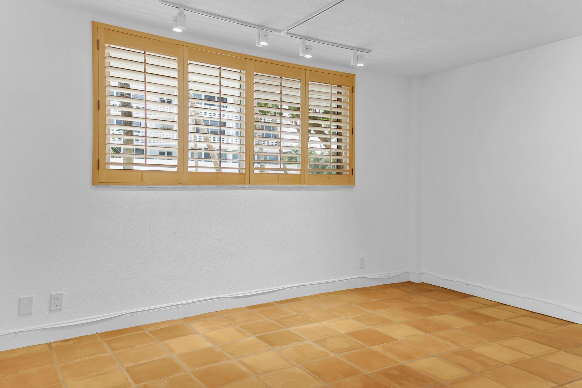 139 Sunrise Avenue, Unit 107, Palm Beach, FL 33480 Photo