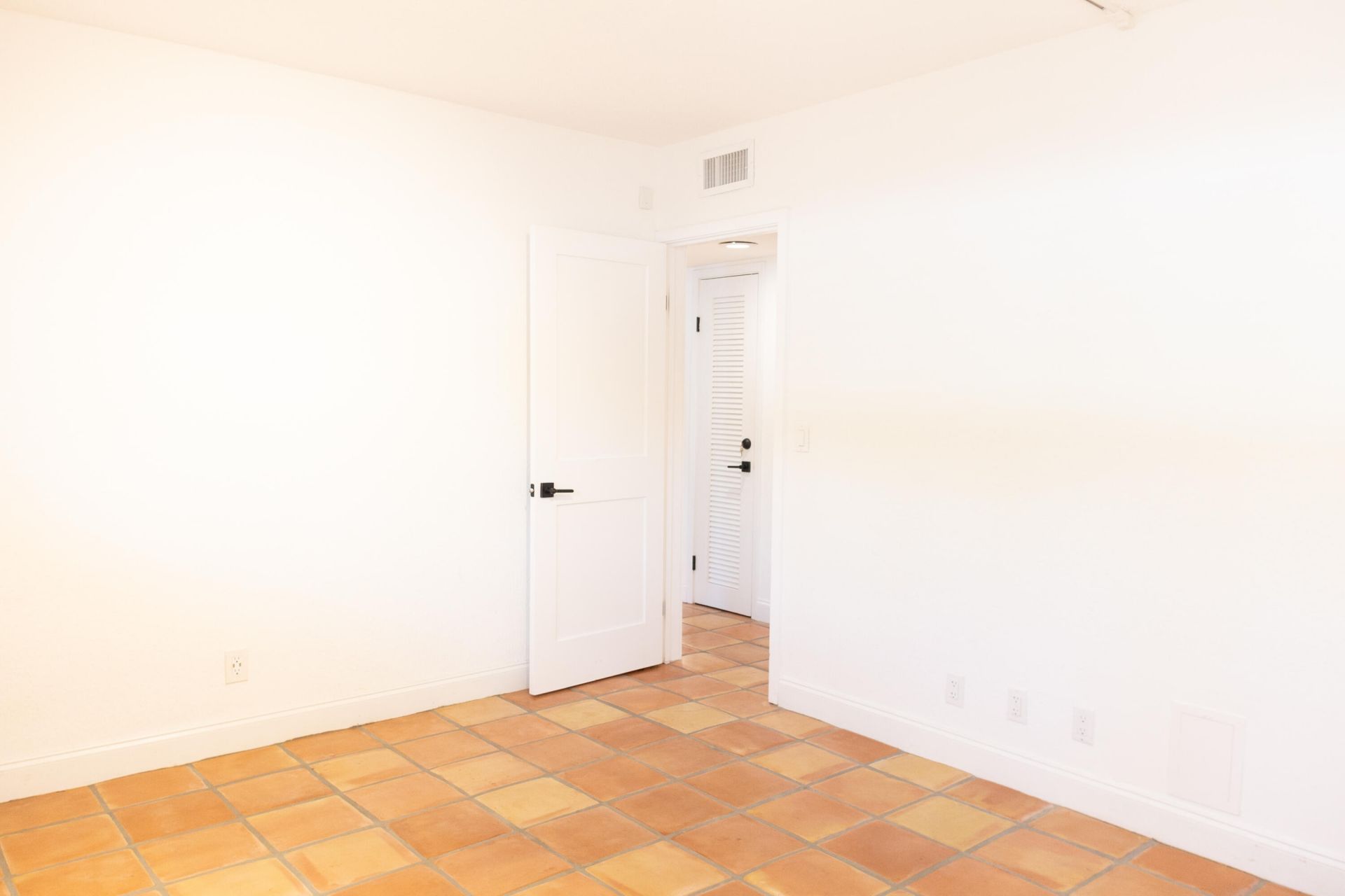139 Sunrise Avenue, Unit 107, Palm Beach, FL 33480 Photo