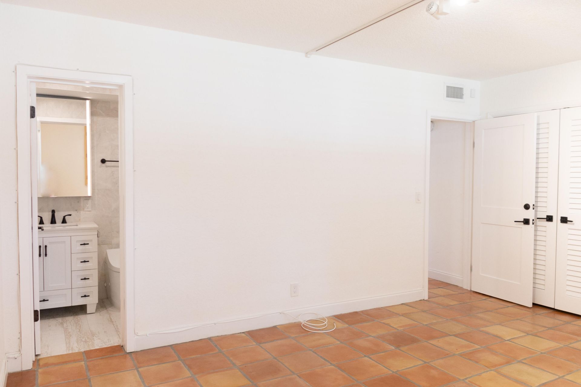 139 Sunrise Avenue, Unit 107, Palm Beach, FL 33480 Photo