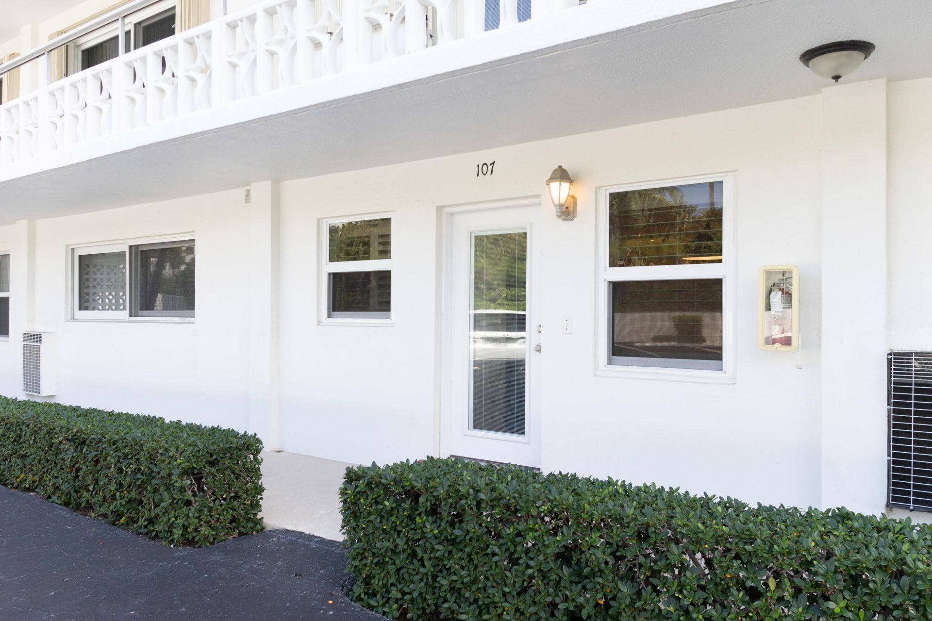 139 Sunrise Avenue, Unit 107, Palm Beach, FL 33480 Photo