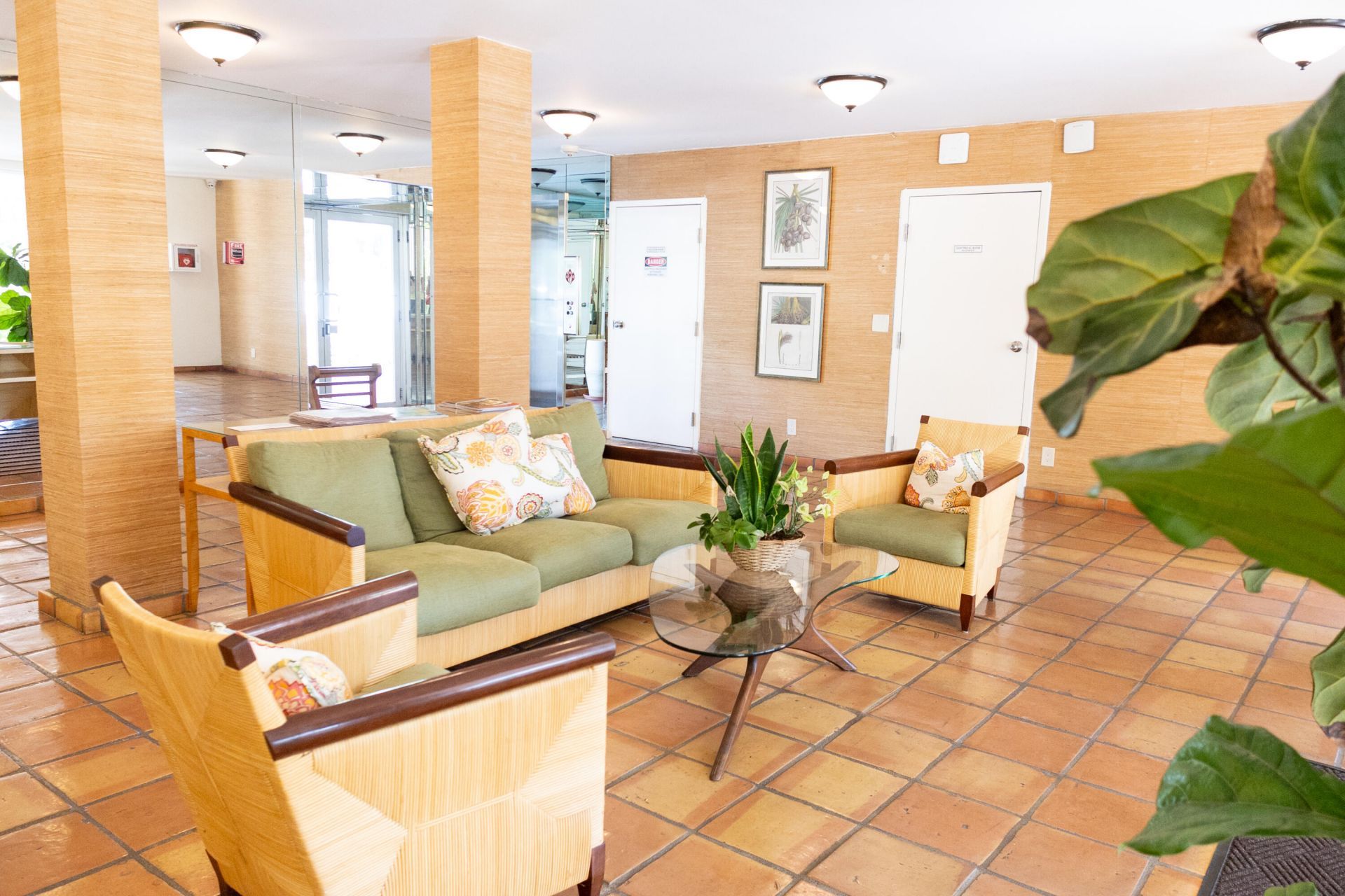 139 Sunrise Avenue, Unit 107, Palm Beach, FL 33480 Photo
