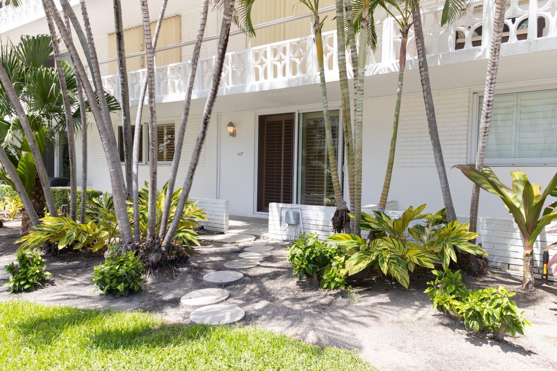 139 Sunrise Avenue, Unit 107, Palm Beach, FL 33480 Photo