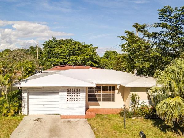 901 NW 48th Place, Pompano Beach, FL 33064