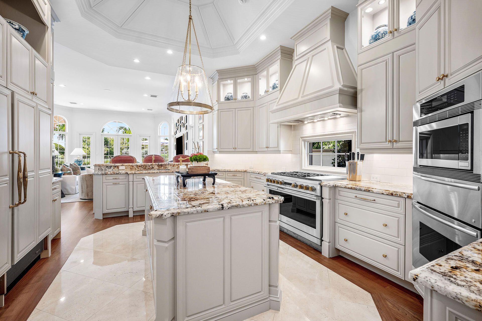 2055 Royal Palm Way, Boca Raton, FL 33432 Photo