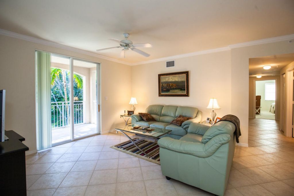 6492 Emerald Dunes Drive, Unit 205, West Palm Beach, FL 33411 Photo