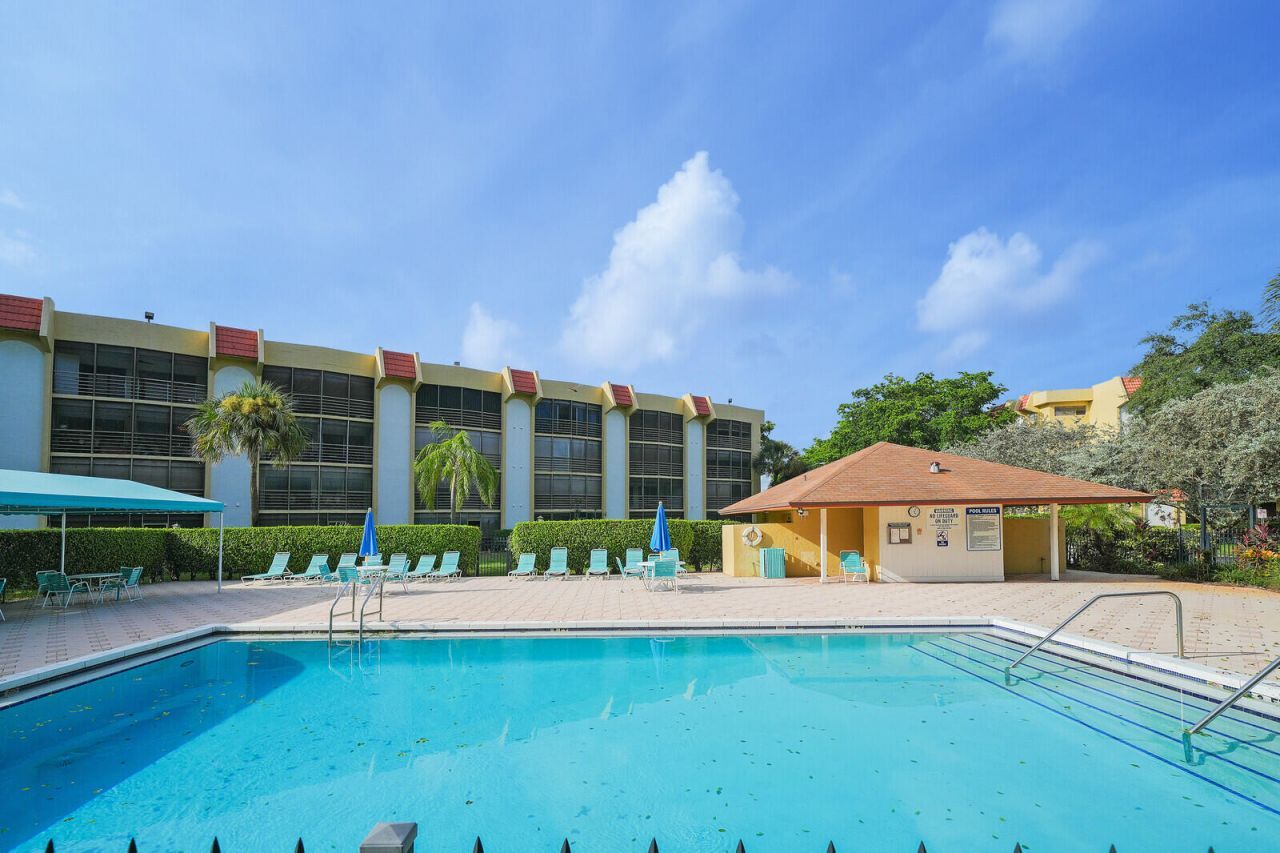 23345 Carolwood Lane, Unit 406, Boca Raton, FL 33428 Photo