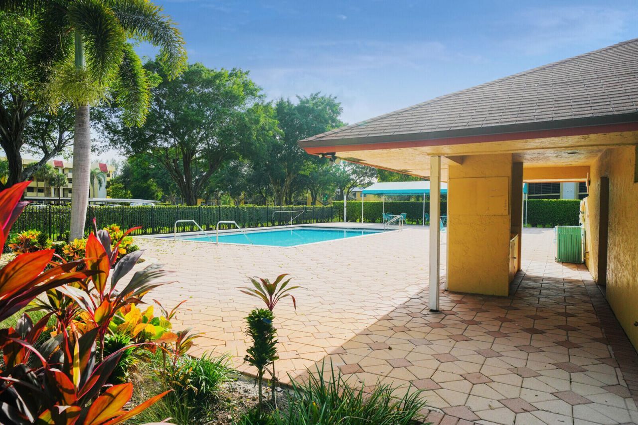 23345 Carolwood Lane, Unit 406, Boca Raton, FL 33428 Photo