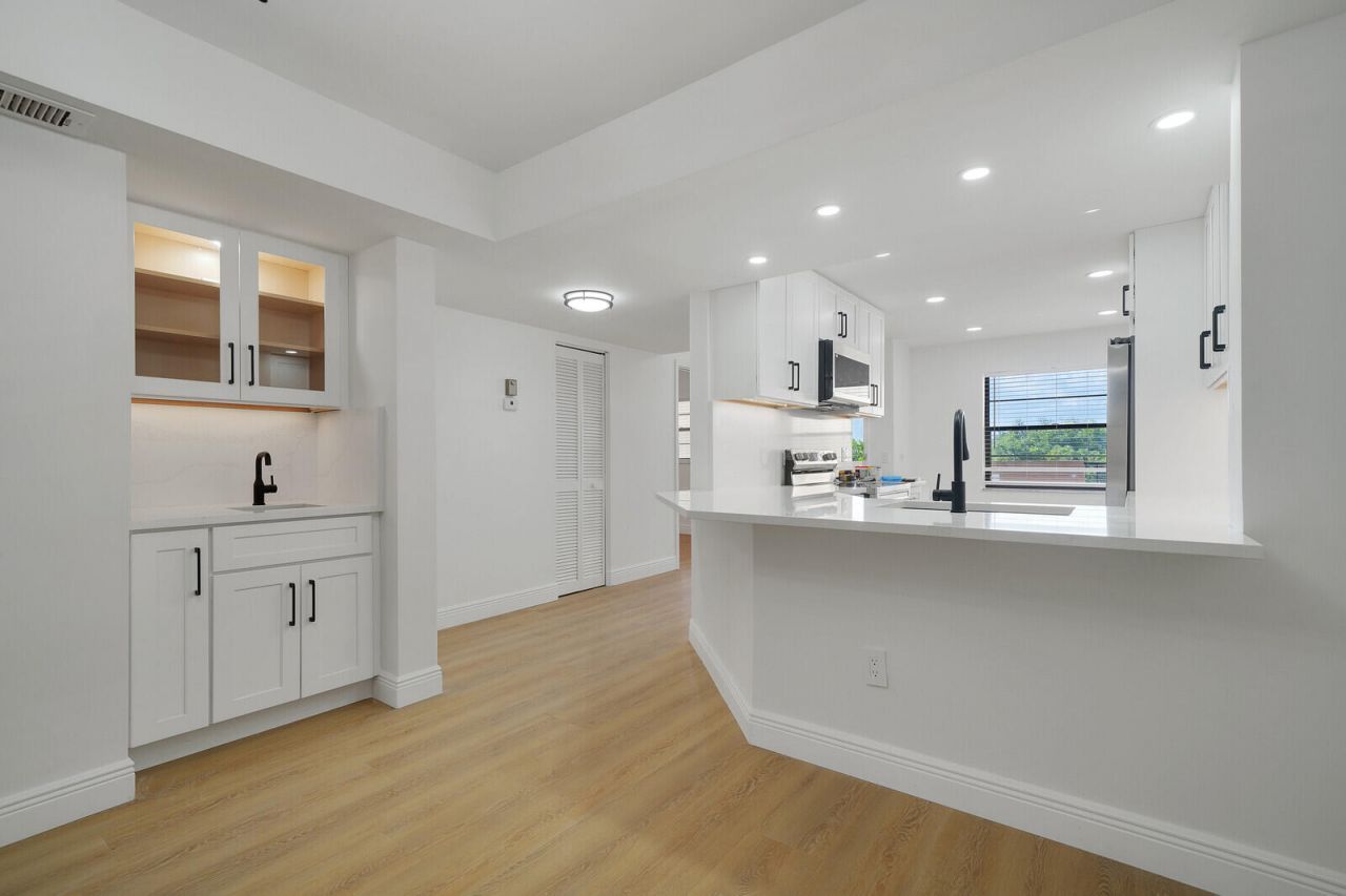 23345 Carolwood Lane, Unit 406, Boca Raton, FL 33428 Photo