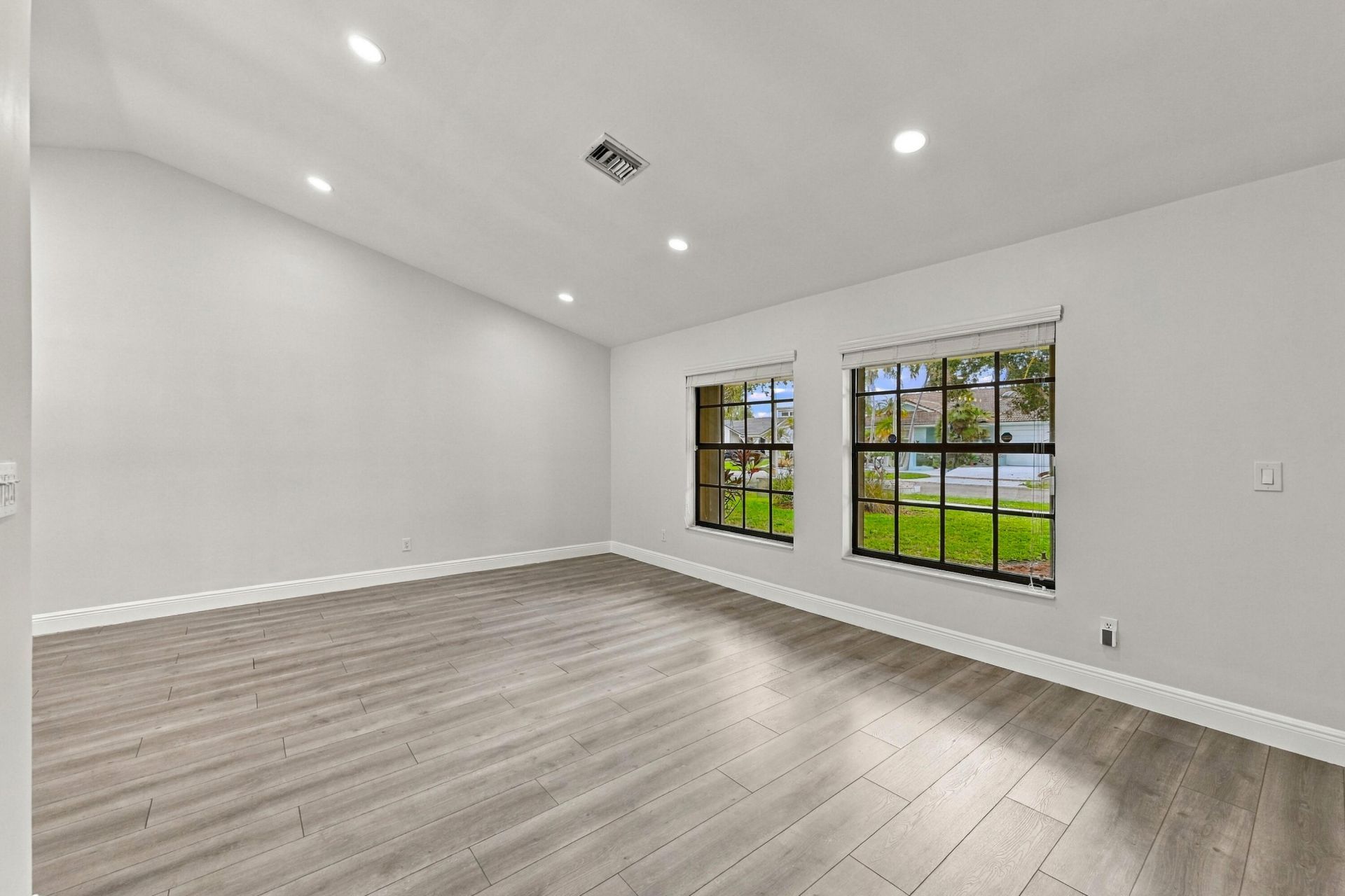 9255 NW 18th Street, Plantation, FL 33322 Photo