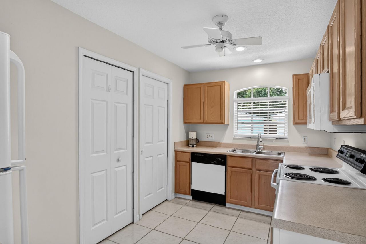 1120 Swan Lake Circle, Unit 1402, Port Saint Lucie, FL 34986 Photo