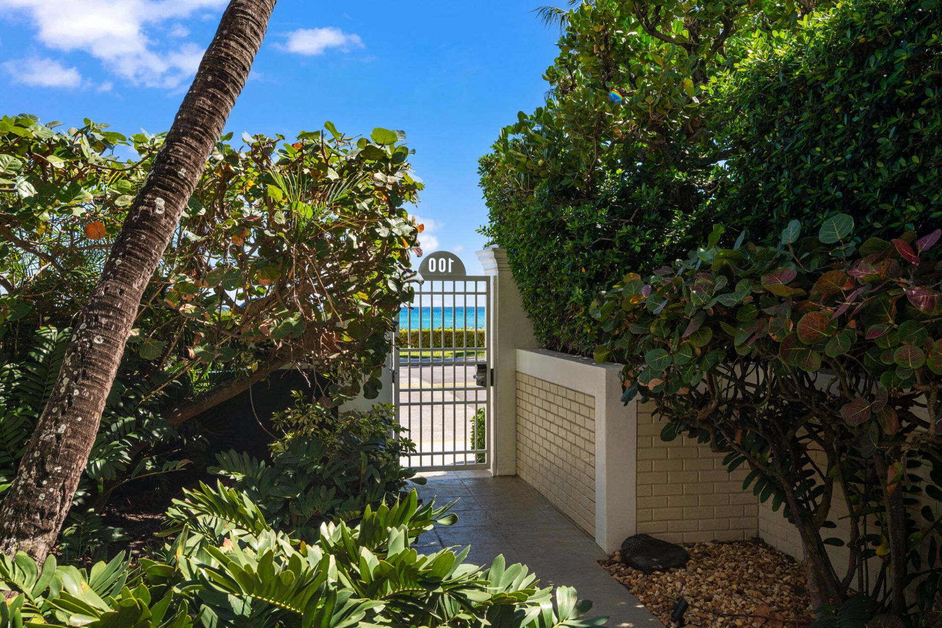 100 Royal Palm Way, Unit D2, Palm Beach, FL 33480 Photo