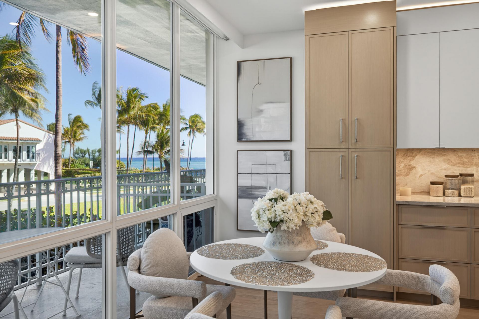 100 Royal Palm Way, Unit D2, Palm Beach, FL 33480 Photo