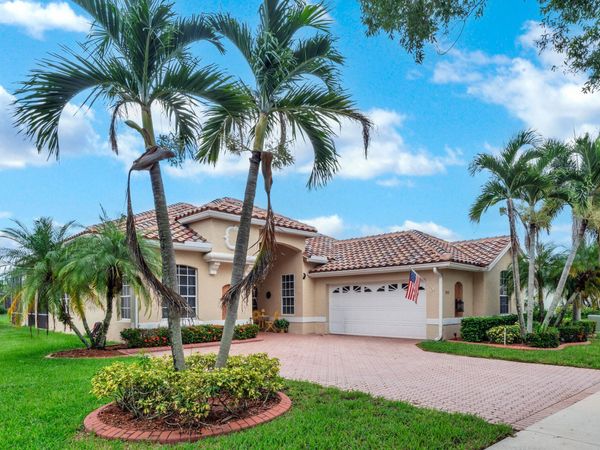 700 SW Lake Charles Circle, Port St. Lucie, FL 34986