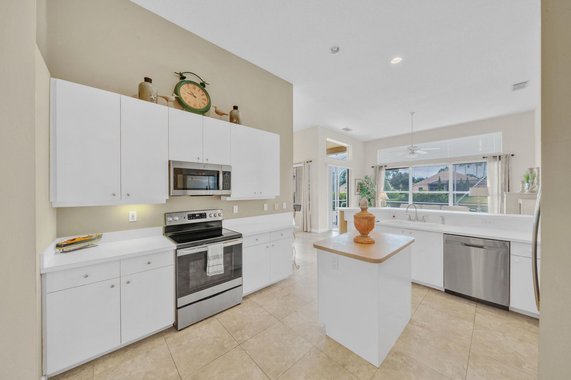 700 SW Lake Charles Circle, Port Saint Lucie, FL 34986 Photo