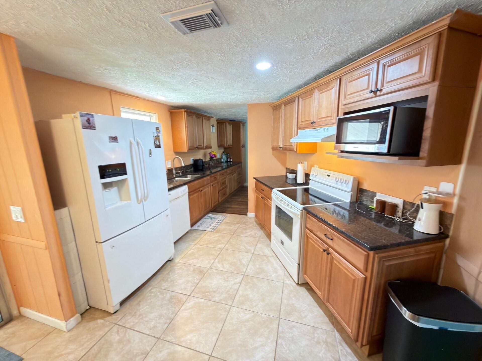 7337 SE Swan Avenue, Hobe Sound, FL 33455 Photo