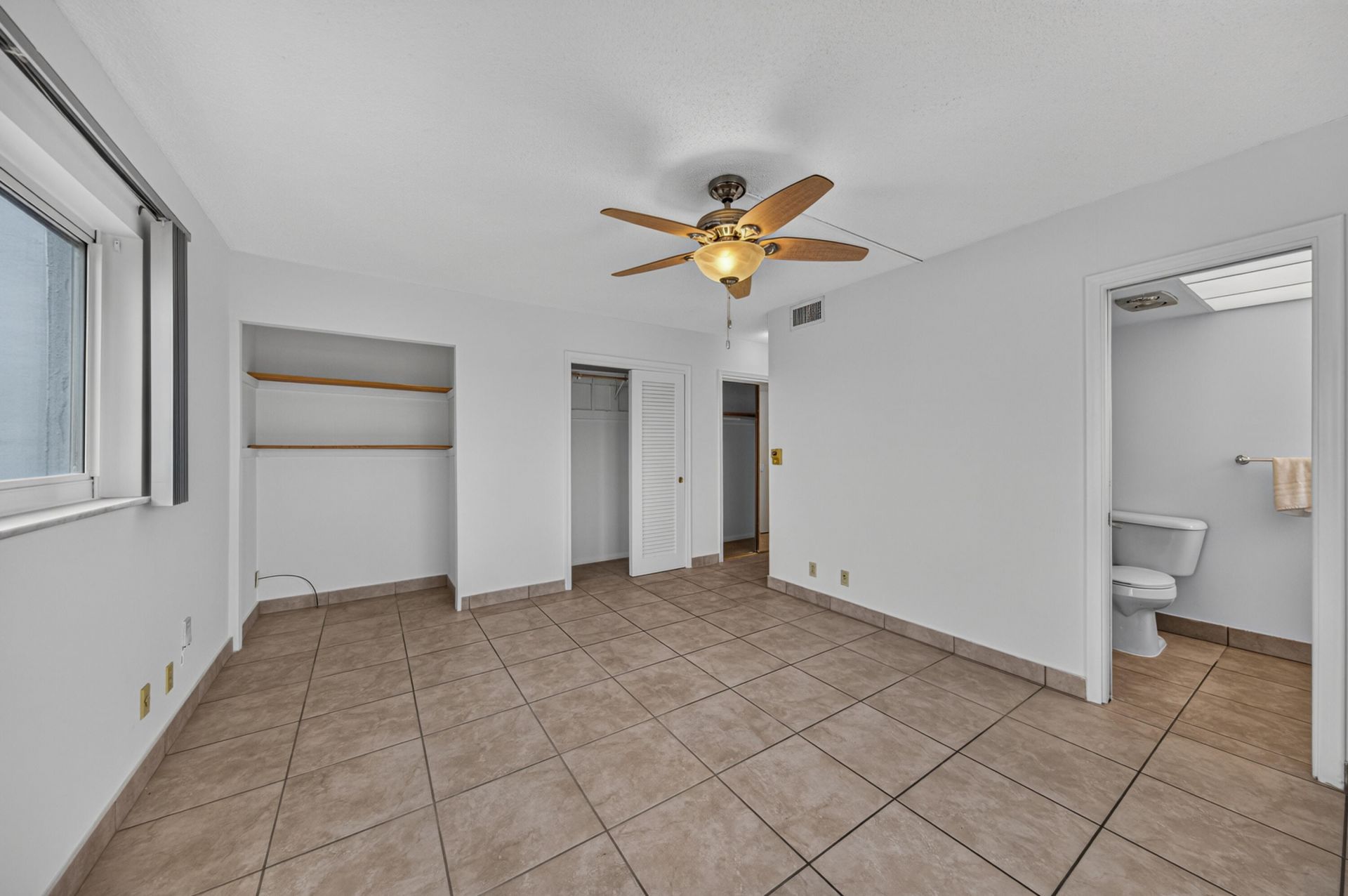 610 NE 12th Avenue, Unit 601, Hallandale Beach, FL 33009 Photo