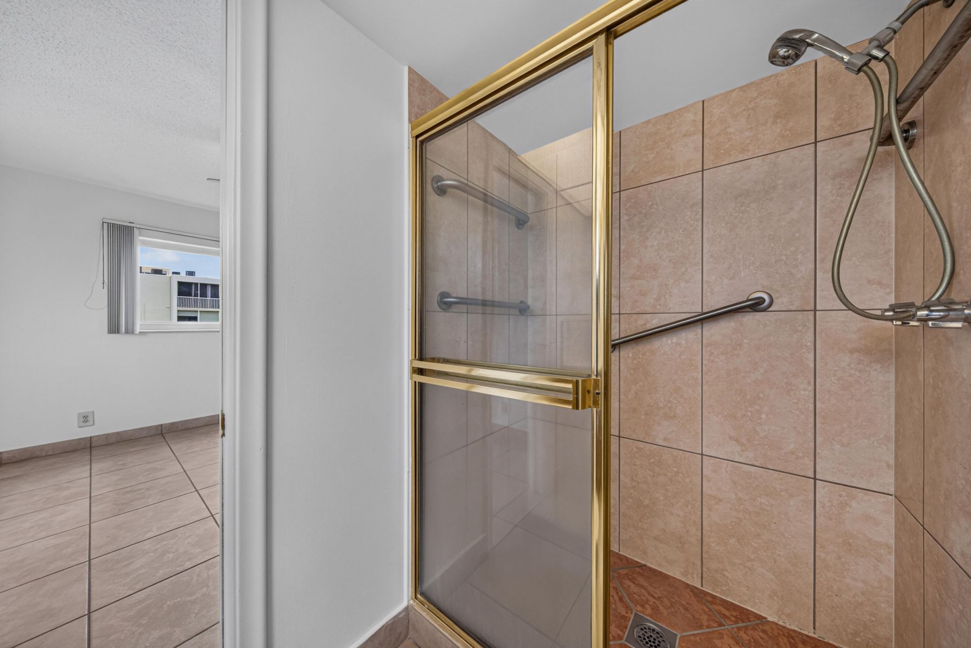 610 NE 12th Avenue, Unit 601, Hallandale Beach, FL 33009 Photo