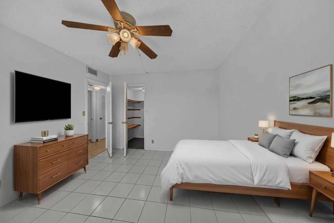610 NE 12th Avenue, Unit 601, Hallandale Beach, FL 33009 Photo